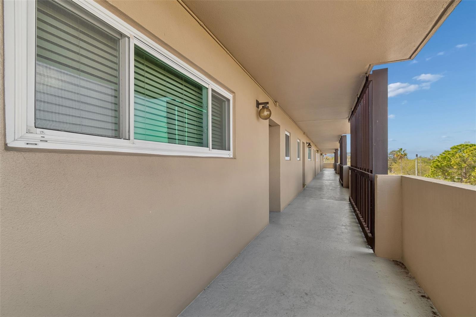 SUNSHINE TOWERS APT RESIDENCES - Residential