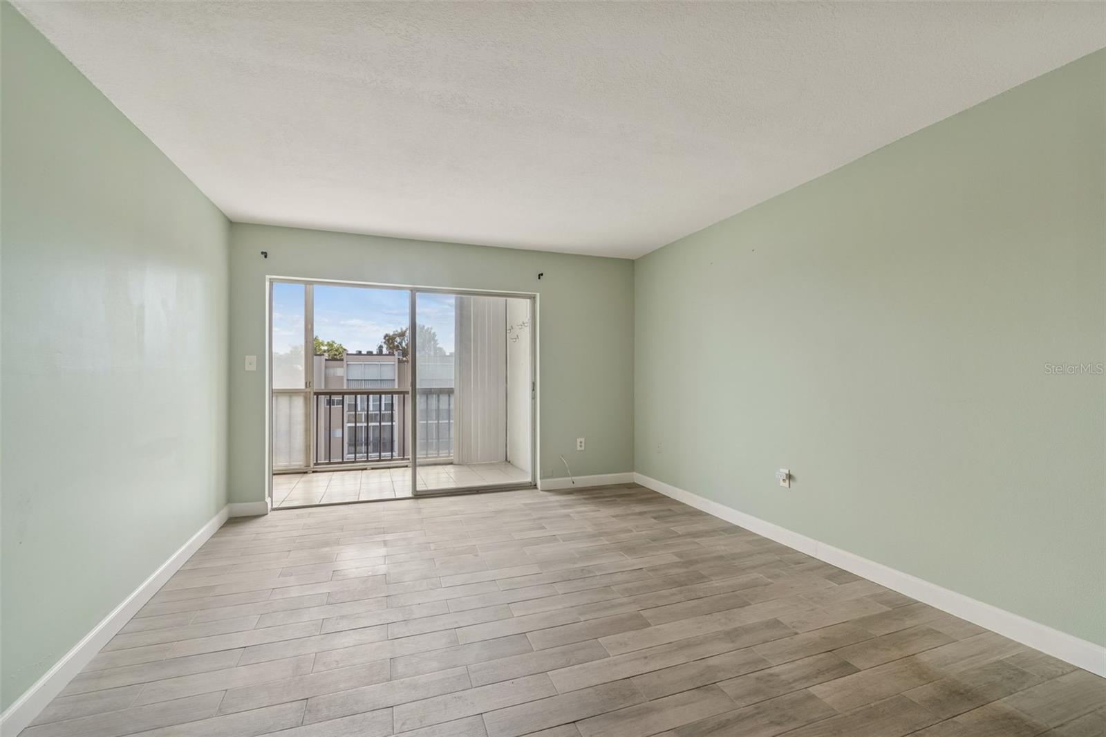 SUNSHINE TOWERS APT RESIDENCES - Residential