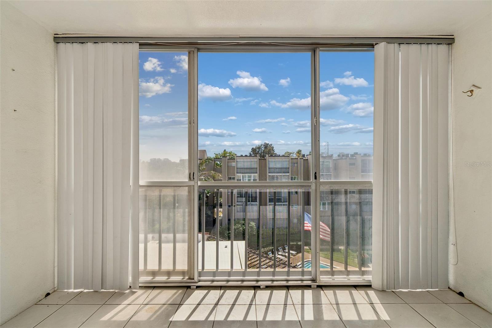 SUNSHINE TOWERS APT RESIDENCES - Residential