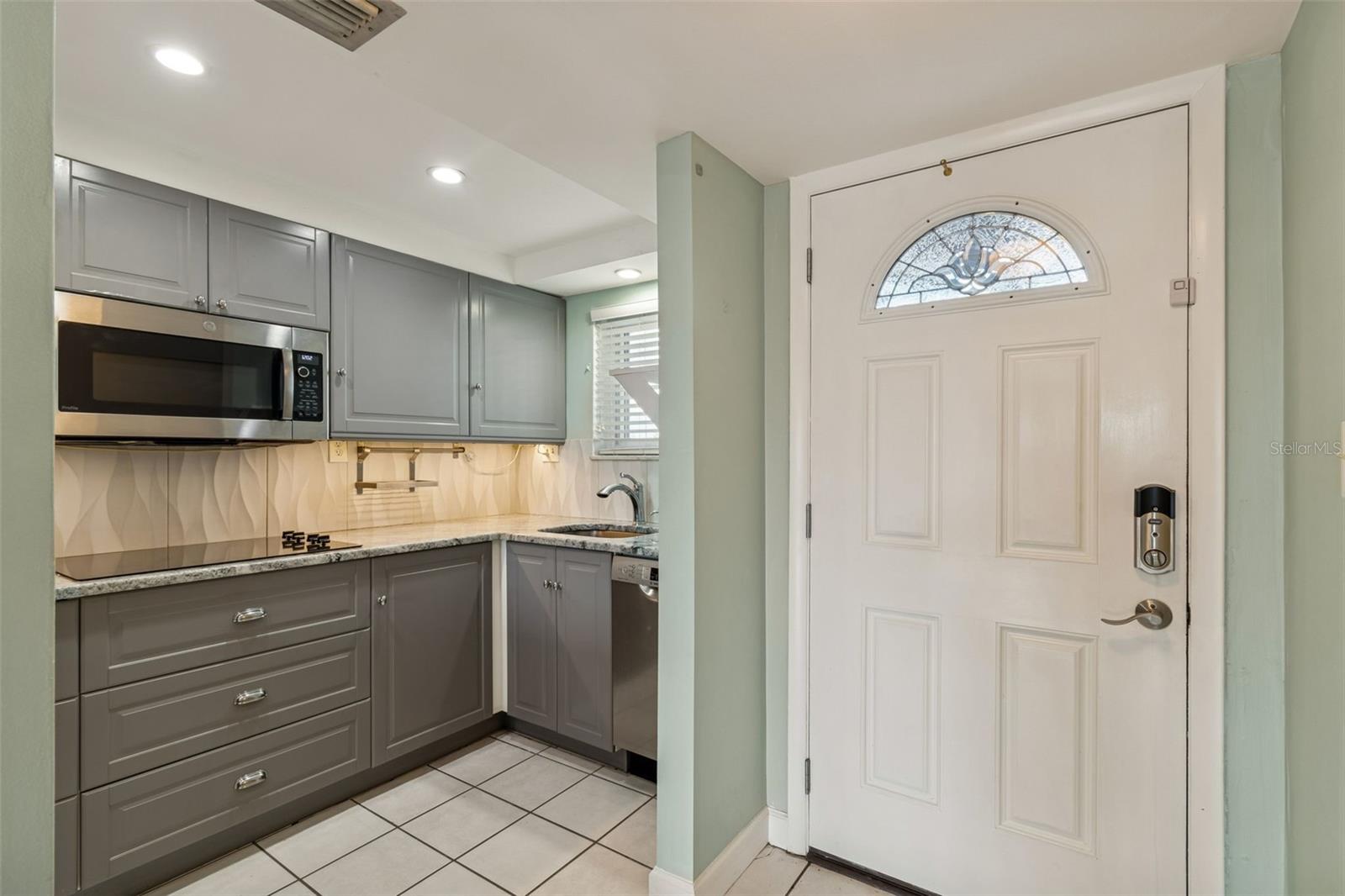 SUNSHINE TOWERS APT RESIDENCES - Residential