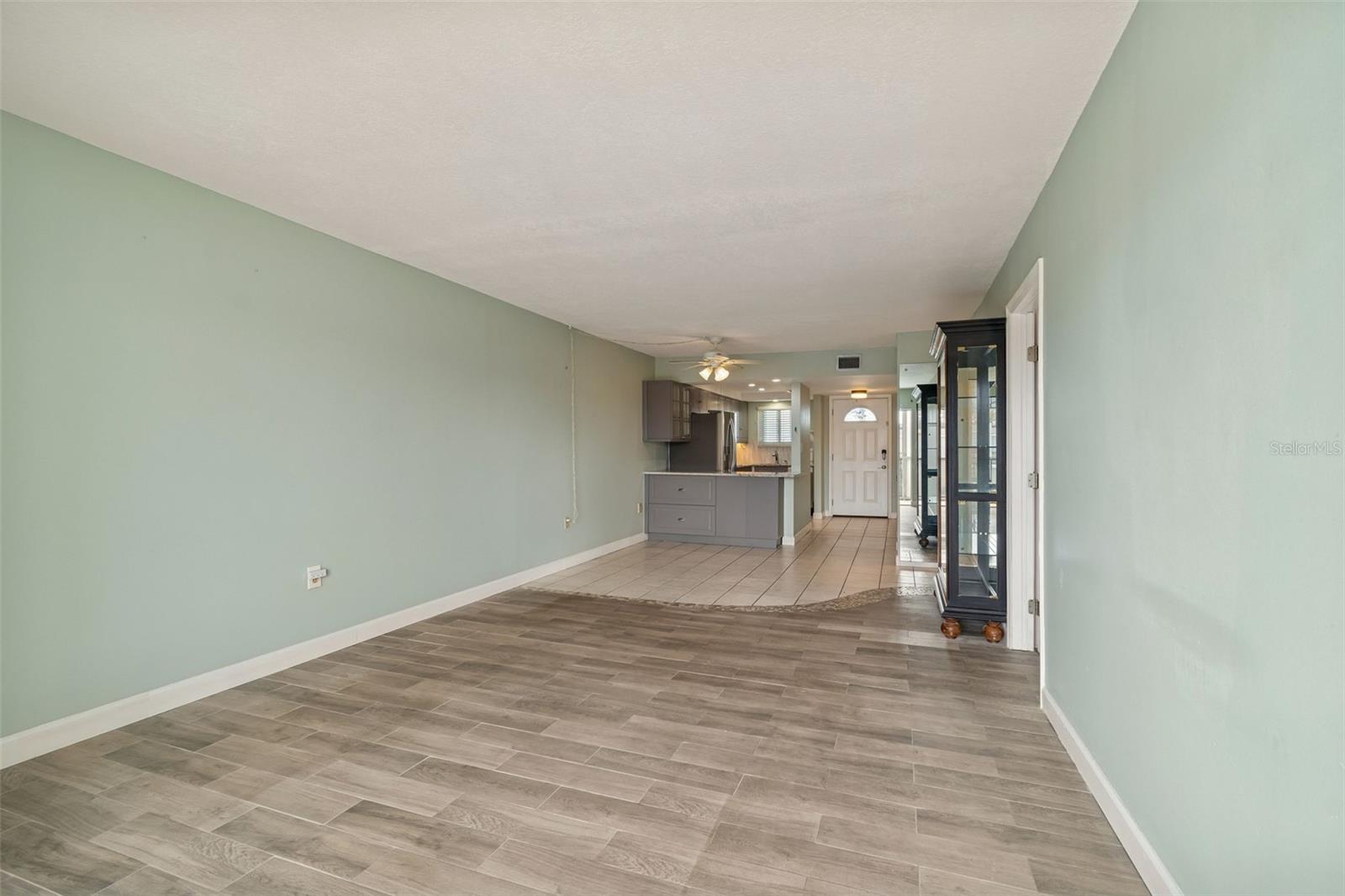 SUNSHINE TOWERS APT RESIDENCES - Residential