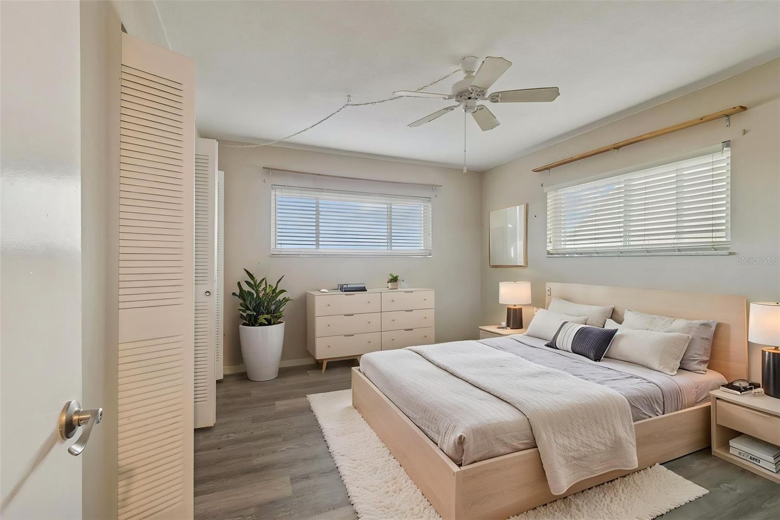 SUNSHINE TOWERS APT RESIDENCES - Residential