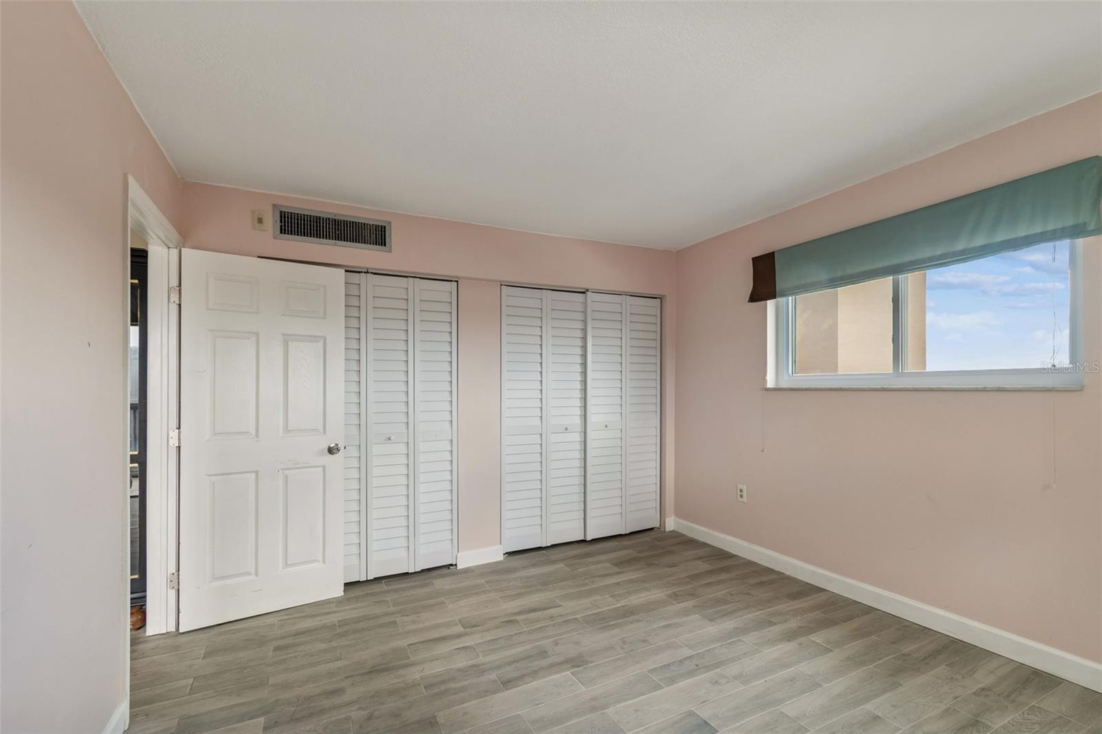 SUNSHINE TOWERS APT RESIDENCES - Residential