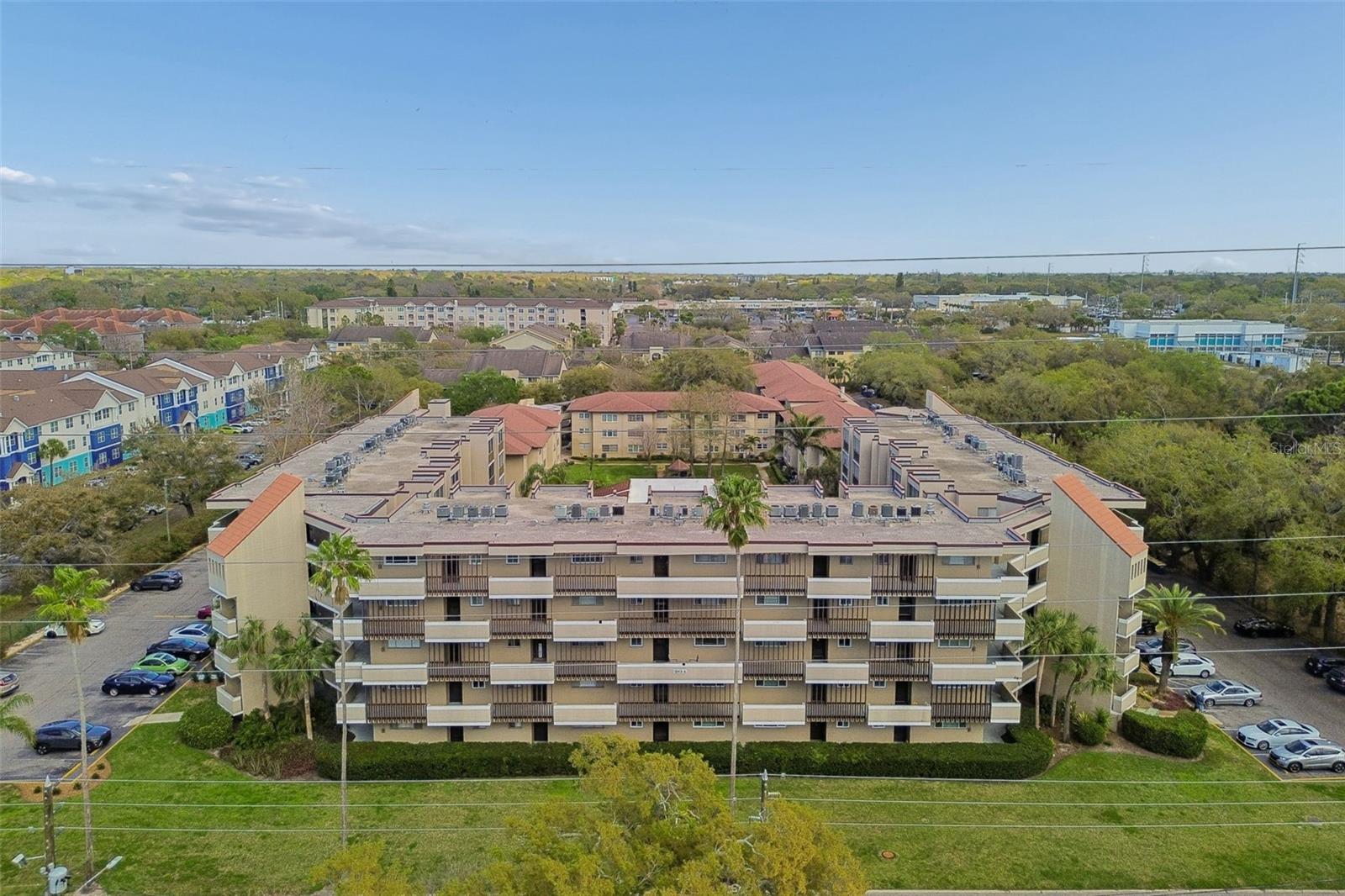 SUNSHINE TOWERS APT RESIDENCES - Residential