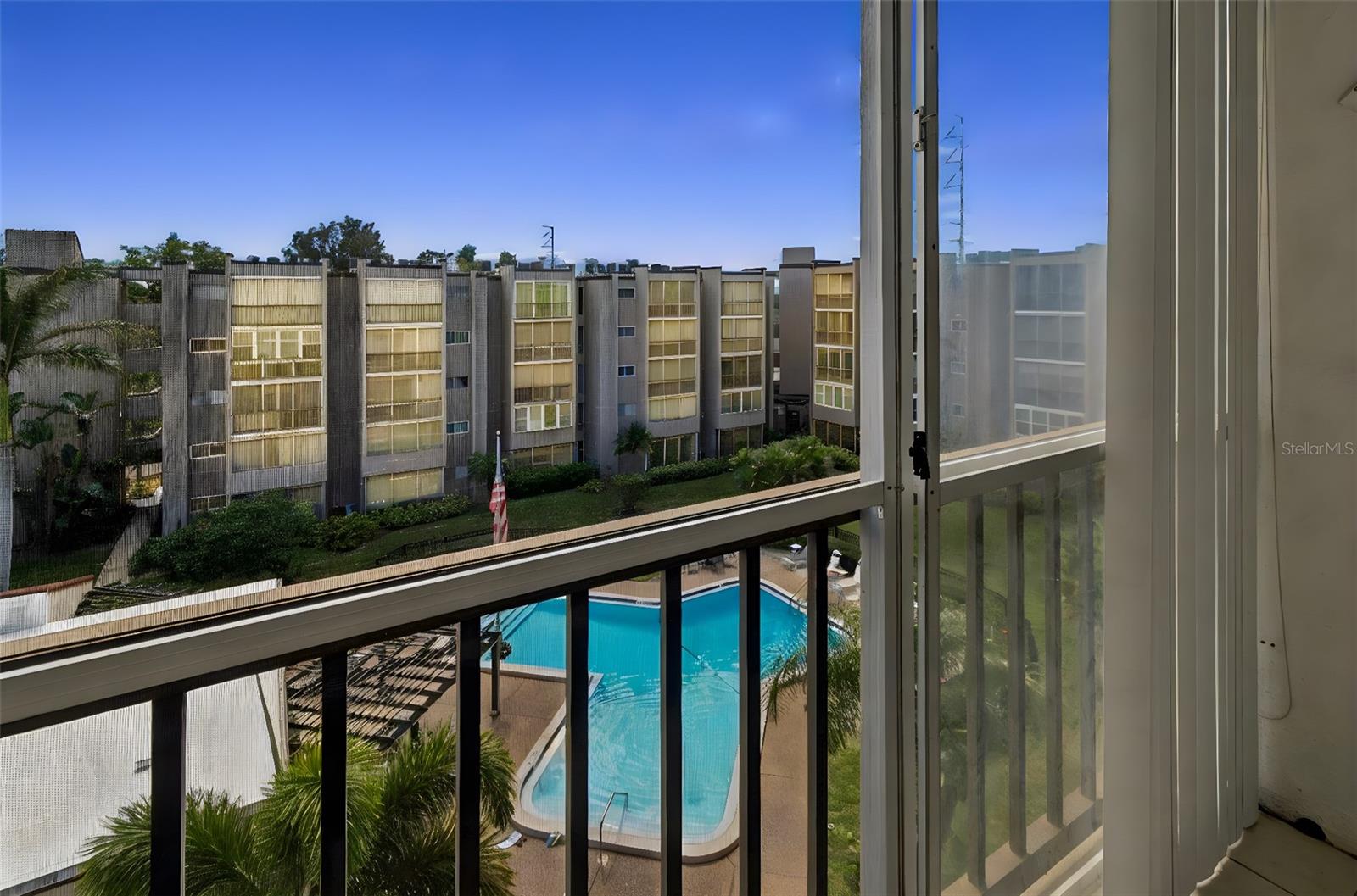 SUNSHINE TOWERS APT RESIDENCES - Residential