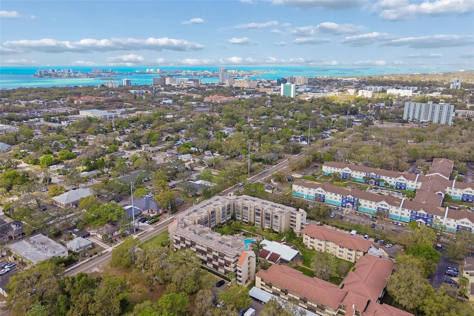 SUNSHINE TOWERS APT RESIDENCES - Residential