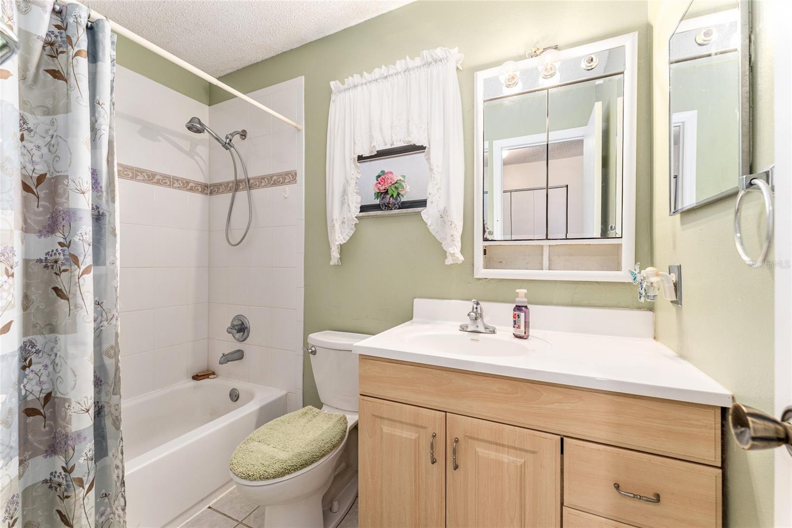 SILVER SPGS SHORES UN 01 - Residential