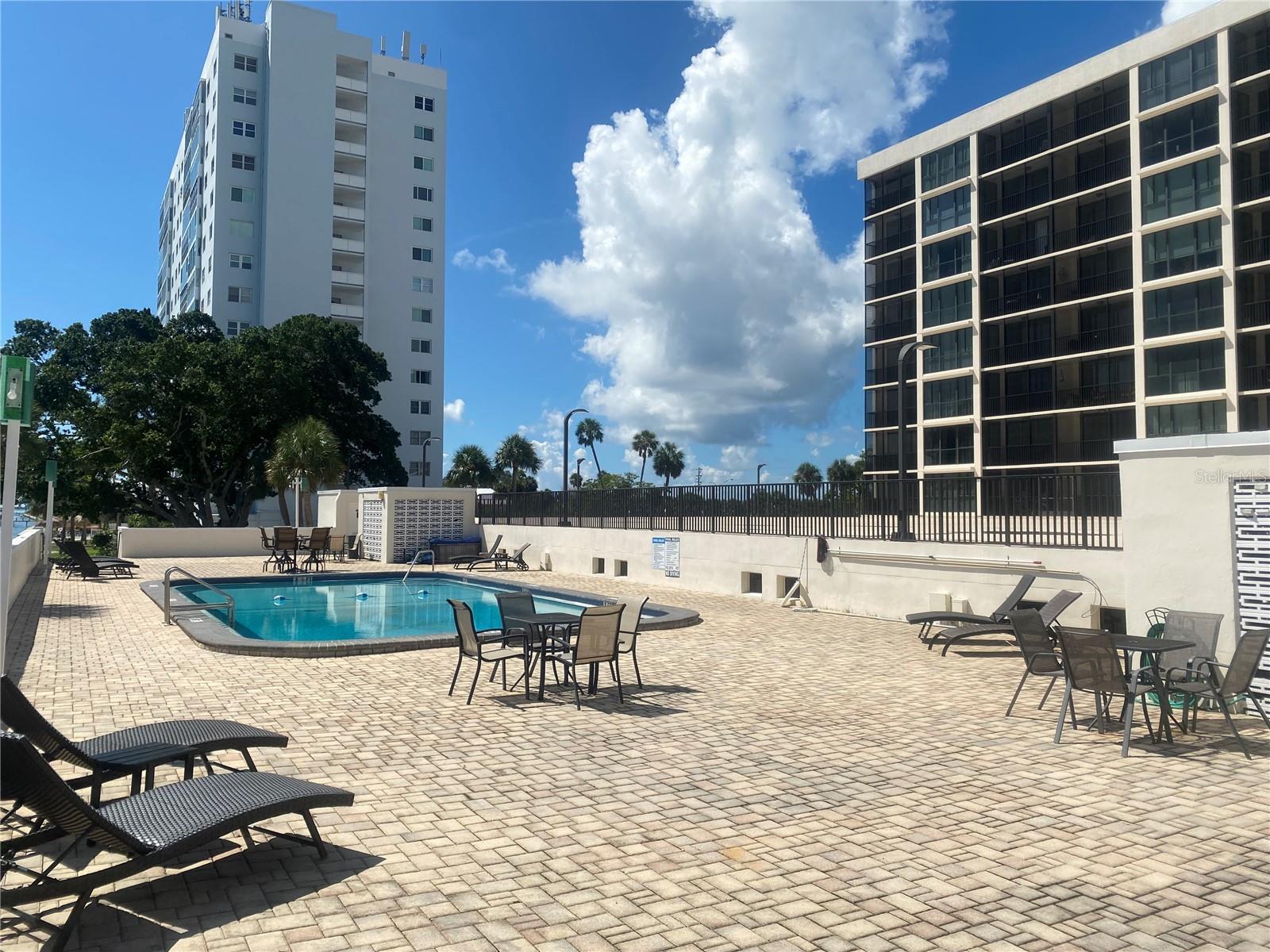 7100 SUNSHINE SKYWAY LANE S 906