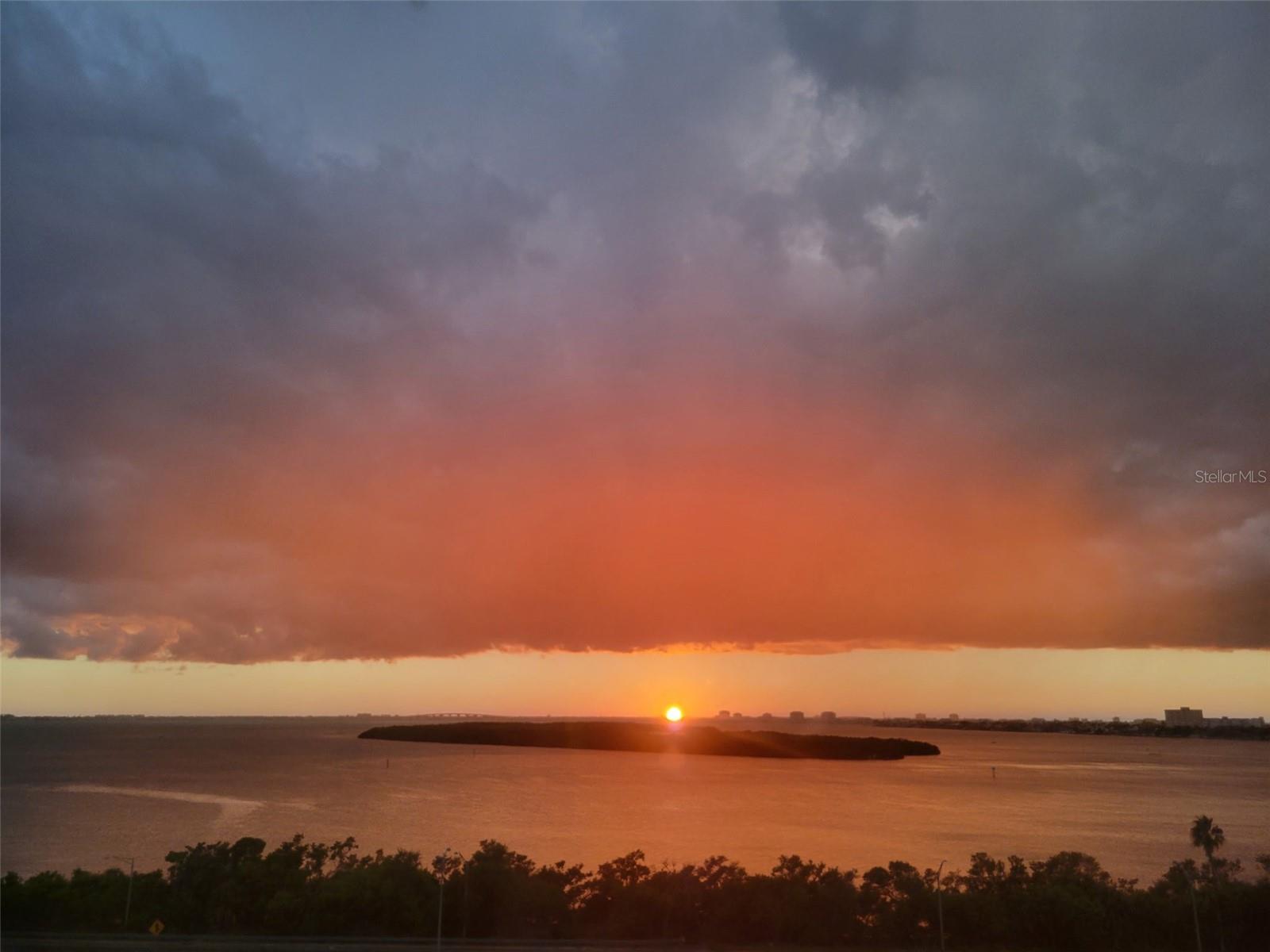 7100 SUNSHINE SKYWAY LANE S 906