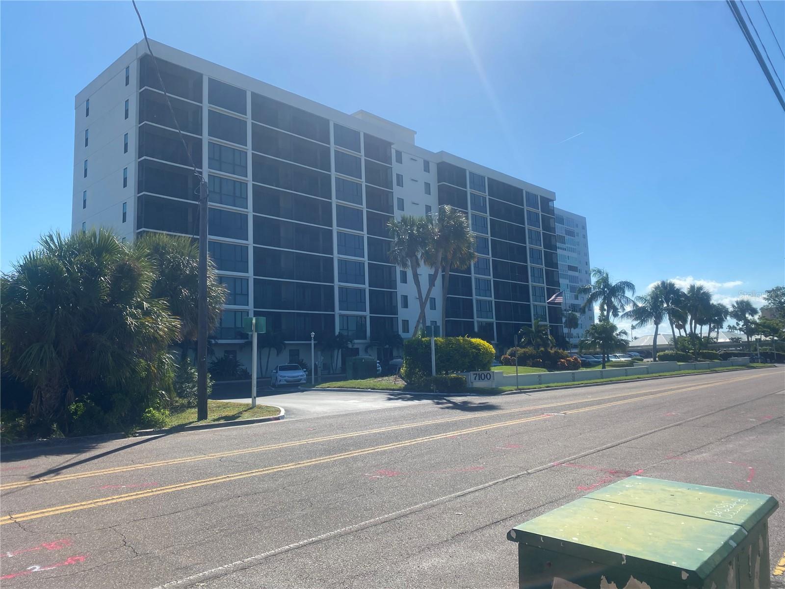 7100 SUNSHINE SKYWAY LANE S 906