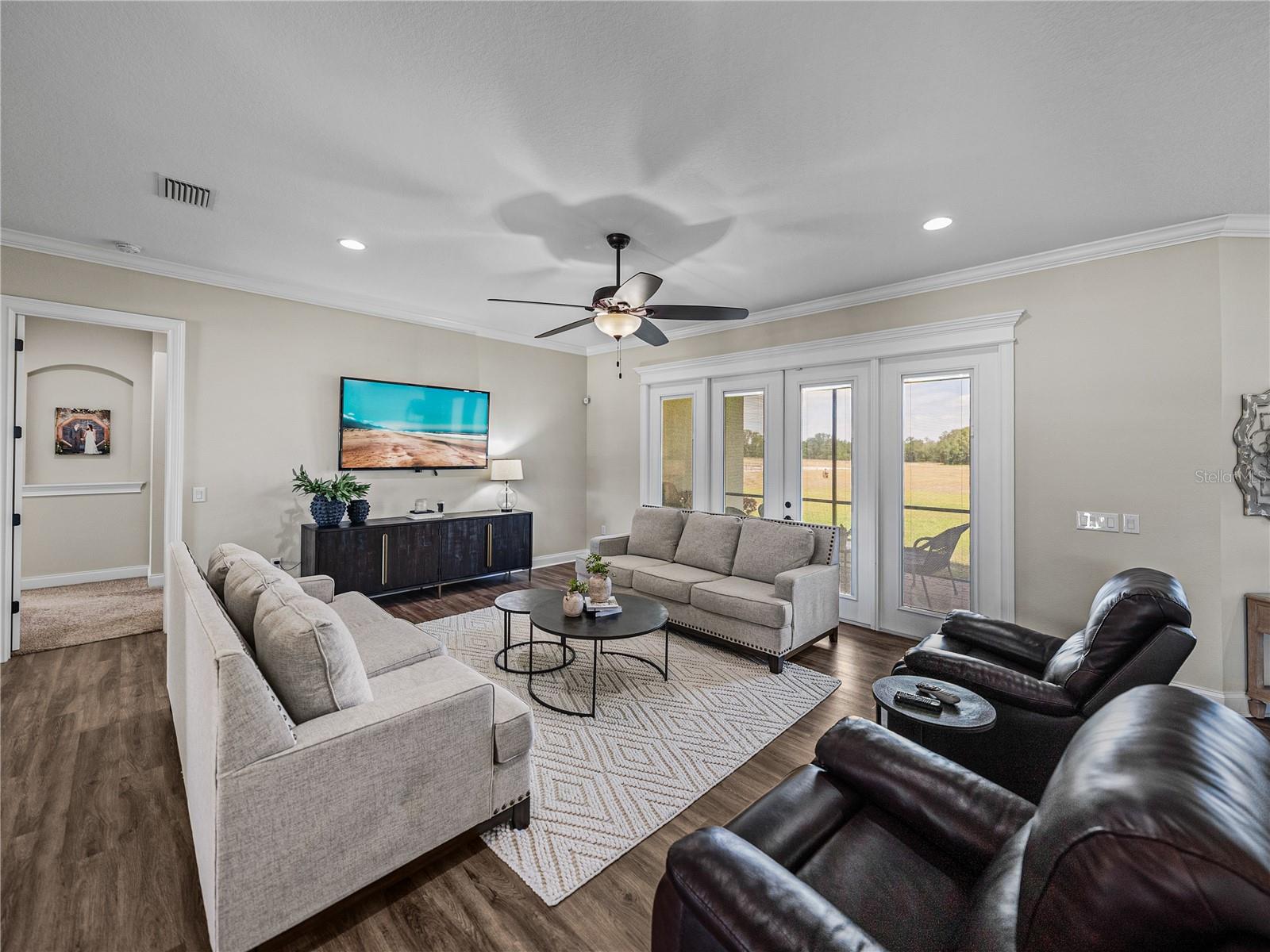 MAMMOTH GROVE - Residential