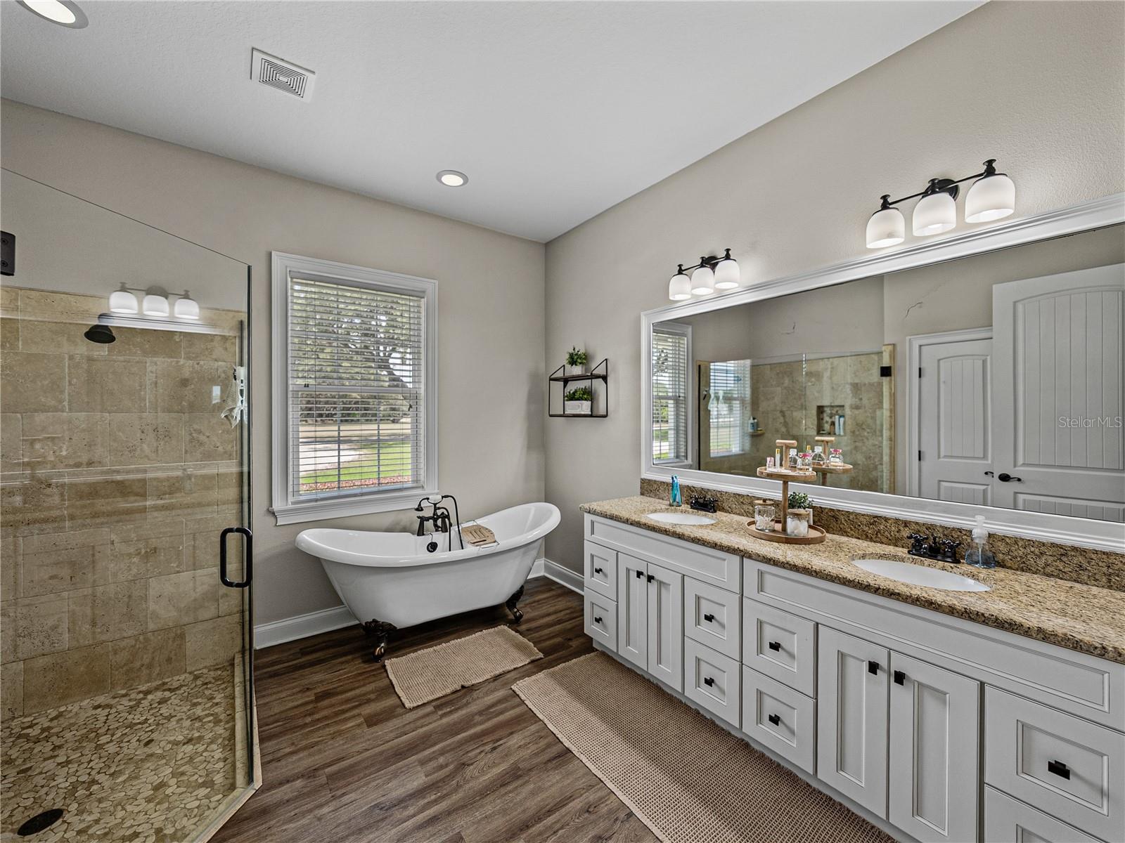 MAMMOTH GROVE - Residential