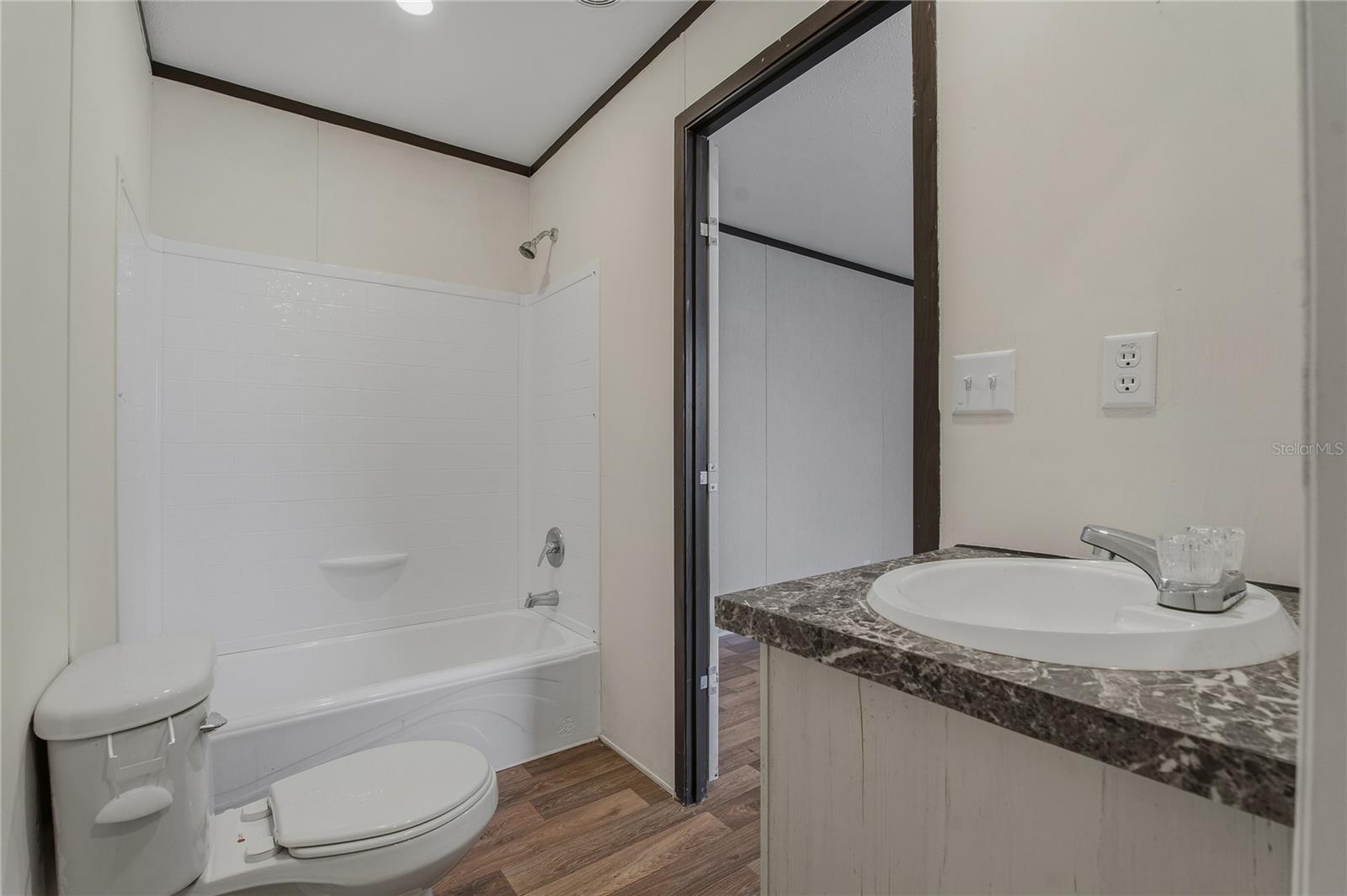 LESLIE J A SUB - Residential