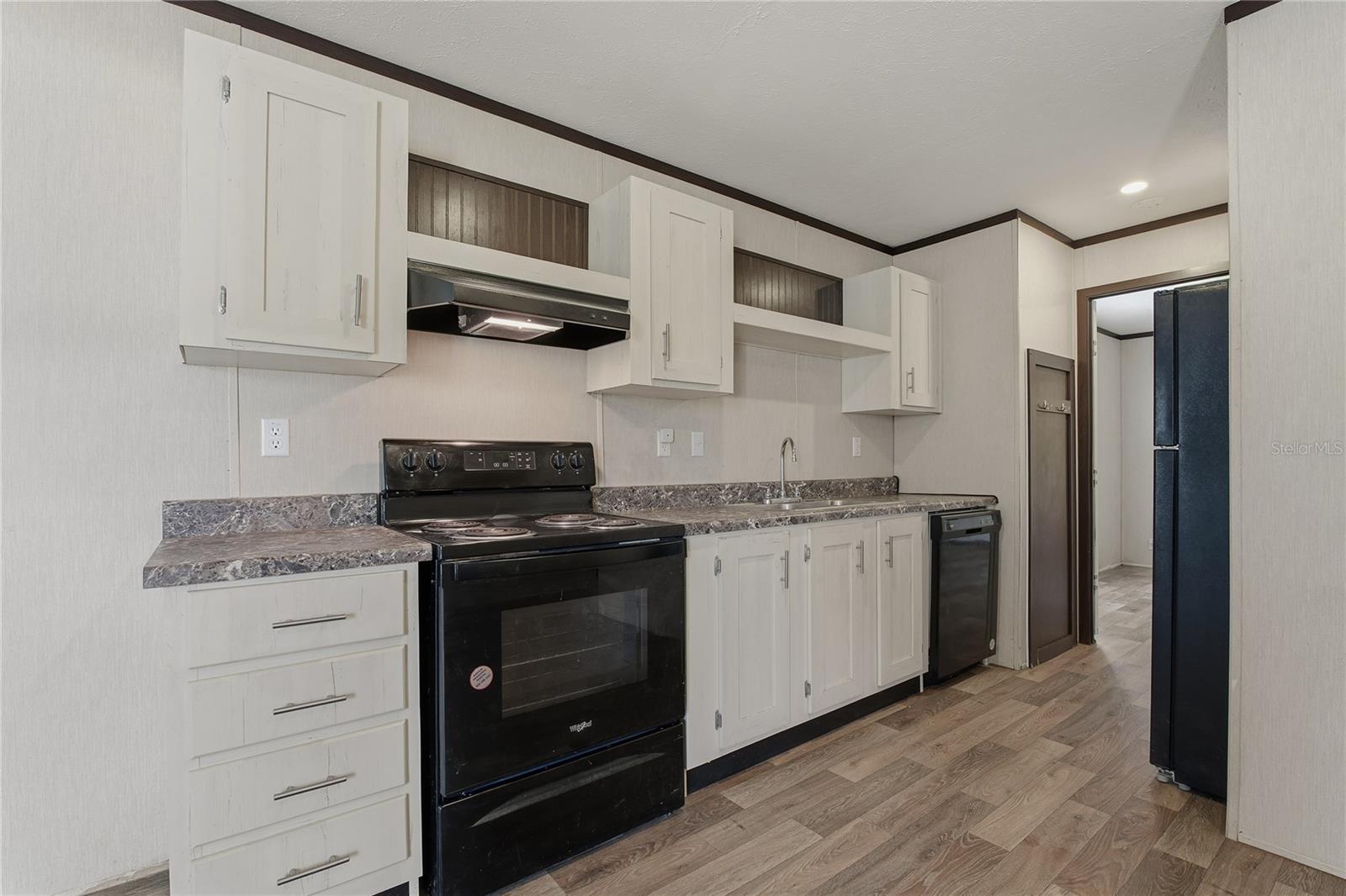 LESLIE J A SUB - Residential