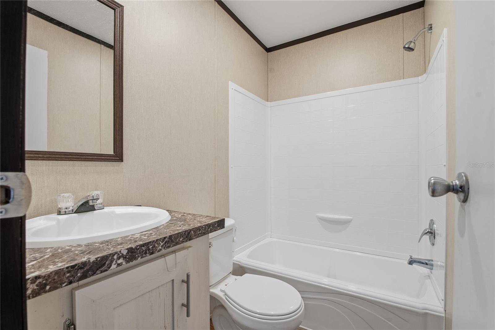 LESLIE J A SUB - Residential