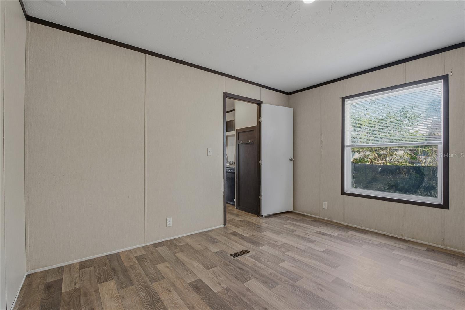 LESLIE J A SUB - Residential