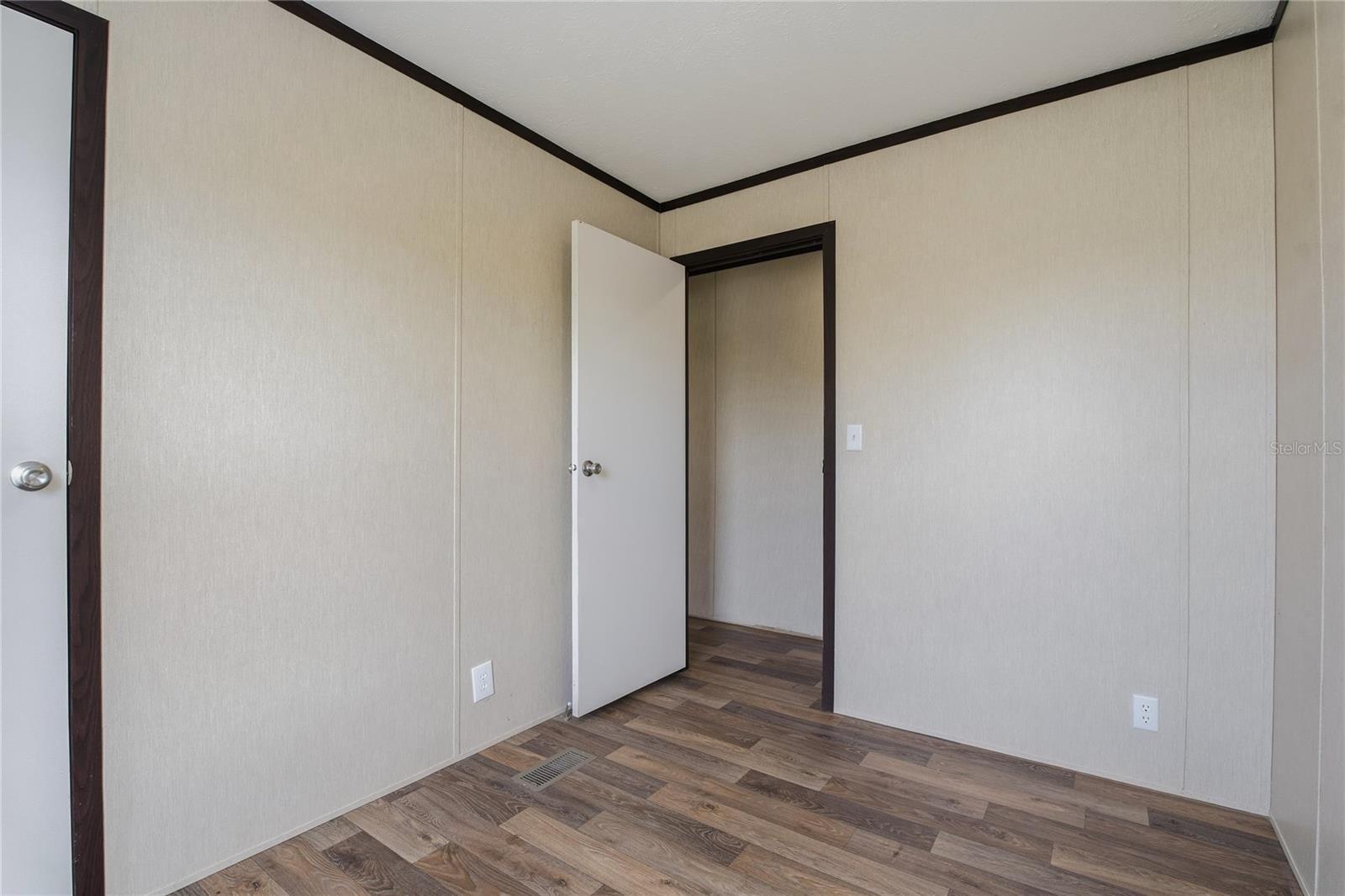 LESLIE J A SUB - Residential