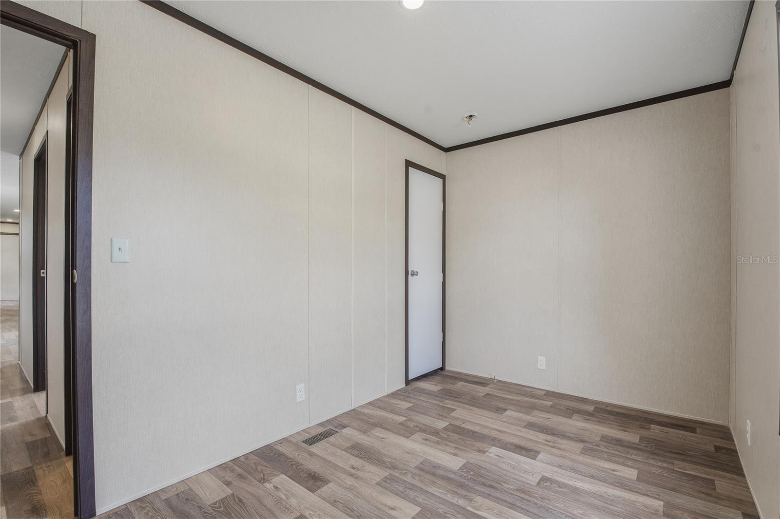 LESLIE J A SUB - Residential