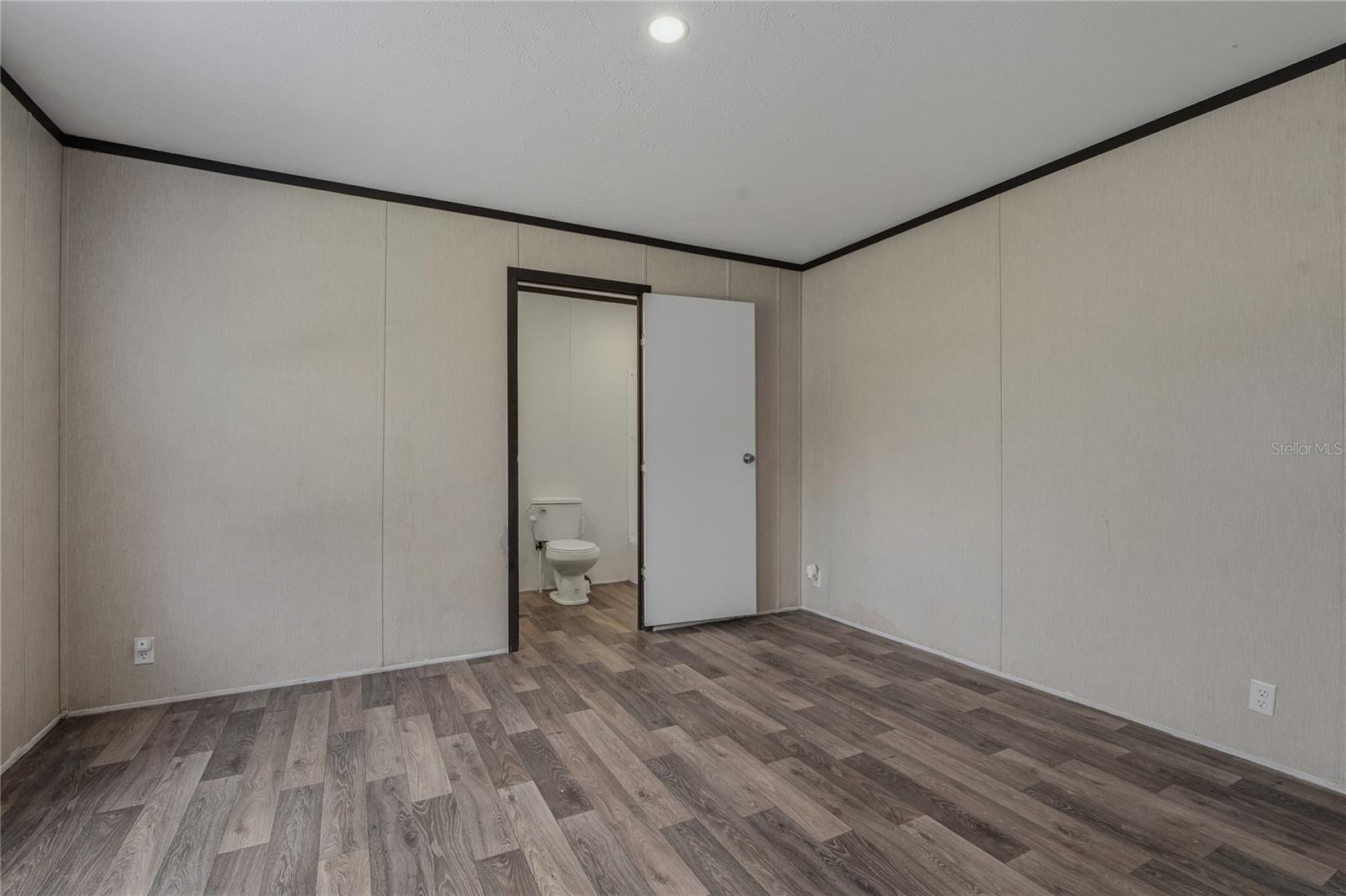 LESLIE J A SUB - Residential