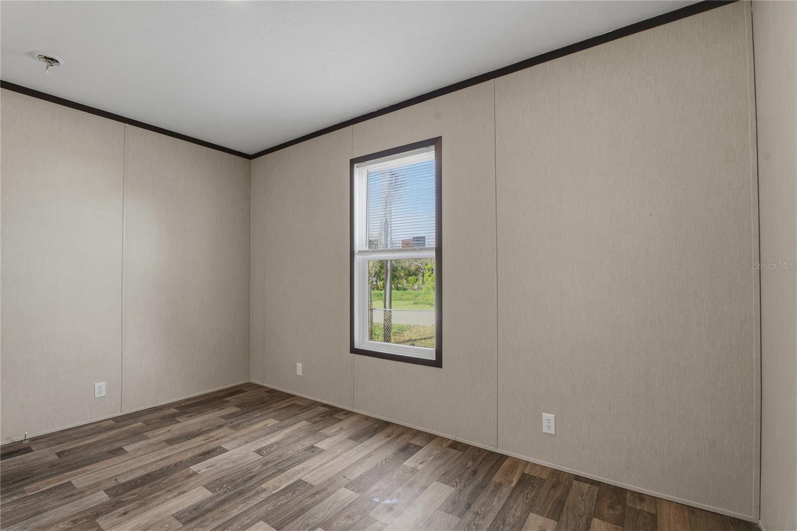 LESLIE J A SUB - Residential