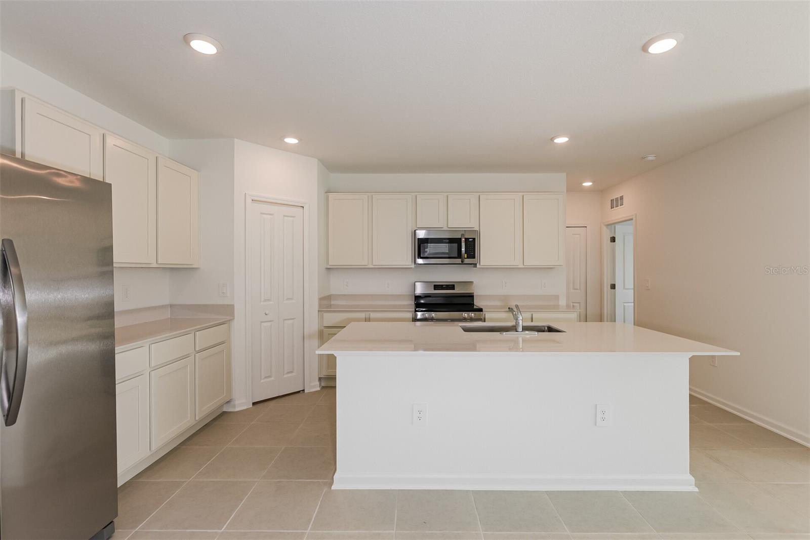 RANCHES/LK MCLEOD III - Residential Lease