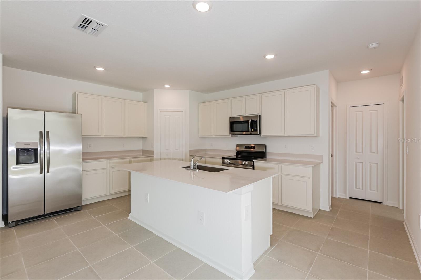 RANCHES/LK MCLEOD III - Residential Lease