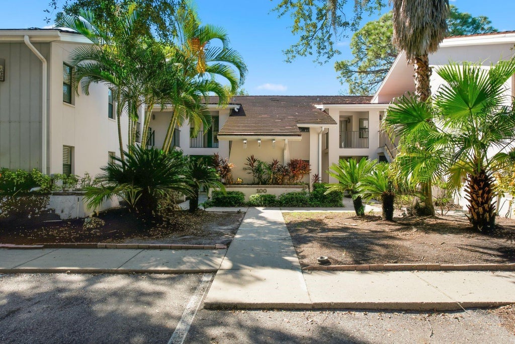 Photo of 300 S Florida Avenue #100L, Tarpon Springs, FL 34689 (MLS # TB8558307)