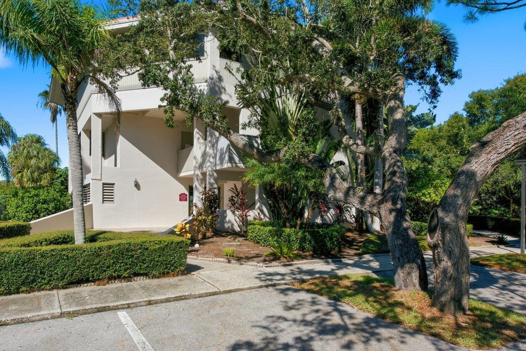 Photo of 300 S Florida Avenue #100L, Tarpon Springs, FL 34689 (MLS # TB8558307)