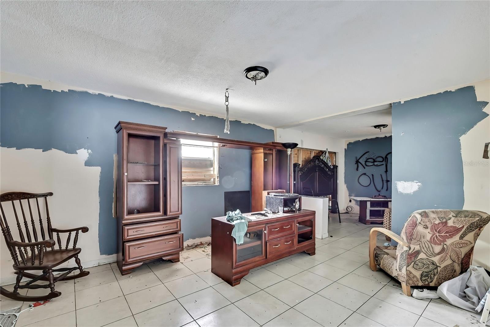 WHISPERING OAKS - Residential