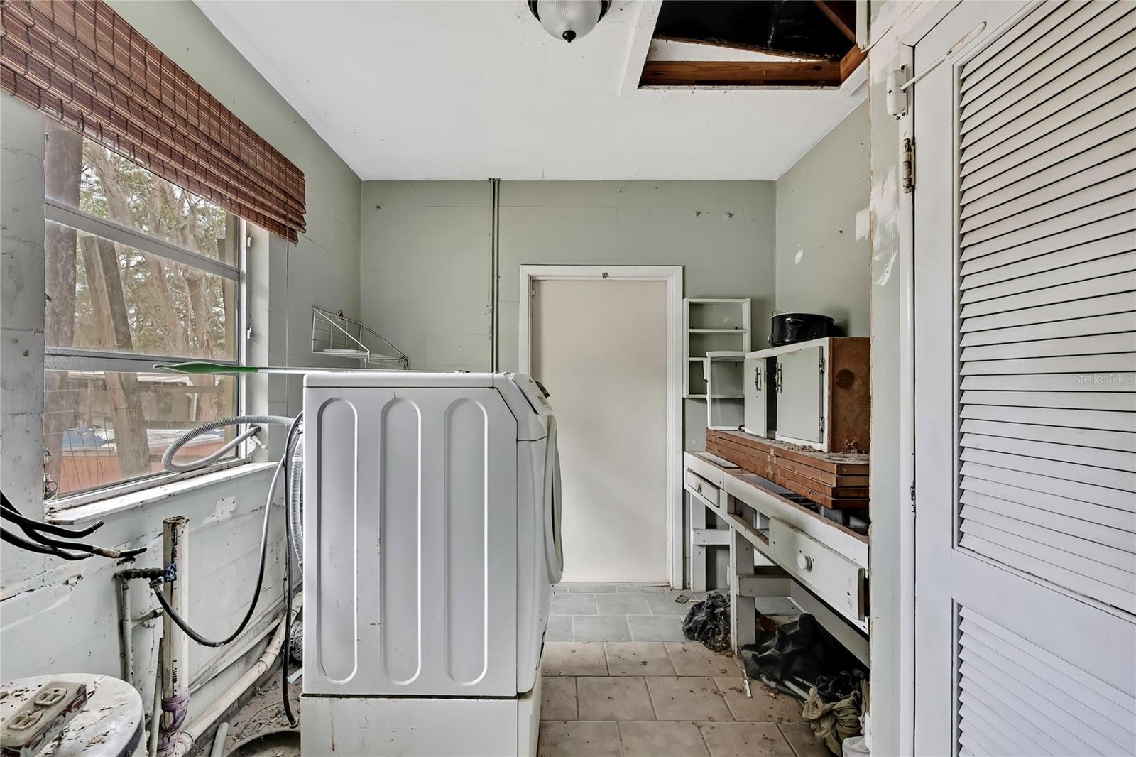 WHISPERING OAKS - Residential