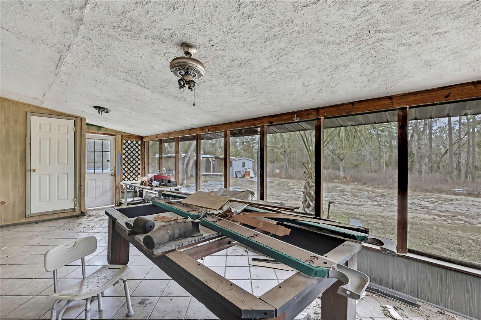 WHISPERING OAKS - Residential