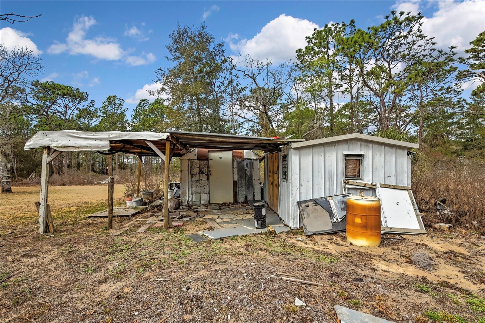 WHISPERING OAKS - Residential