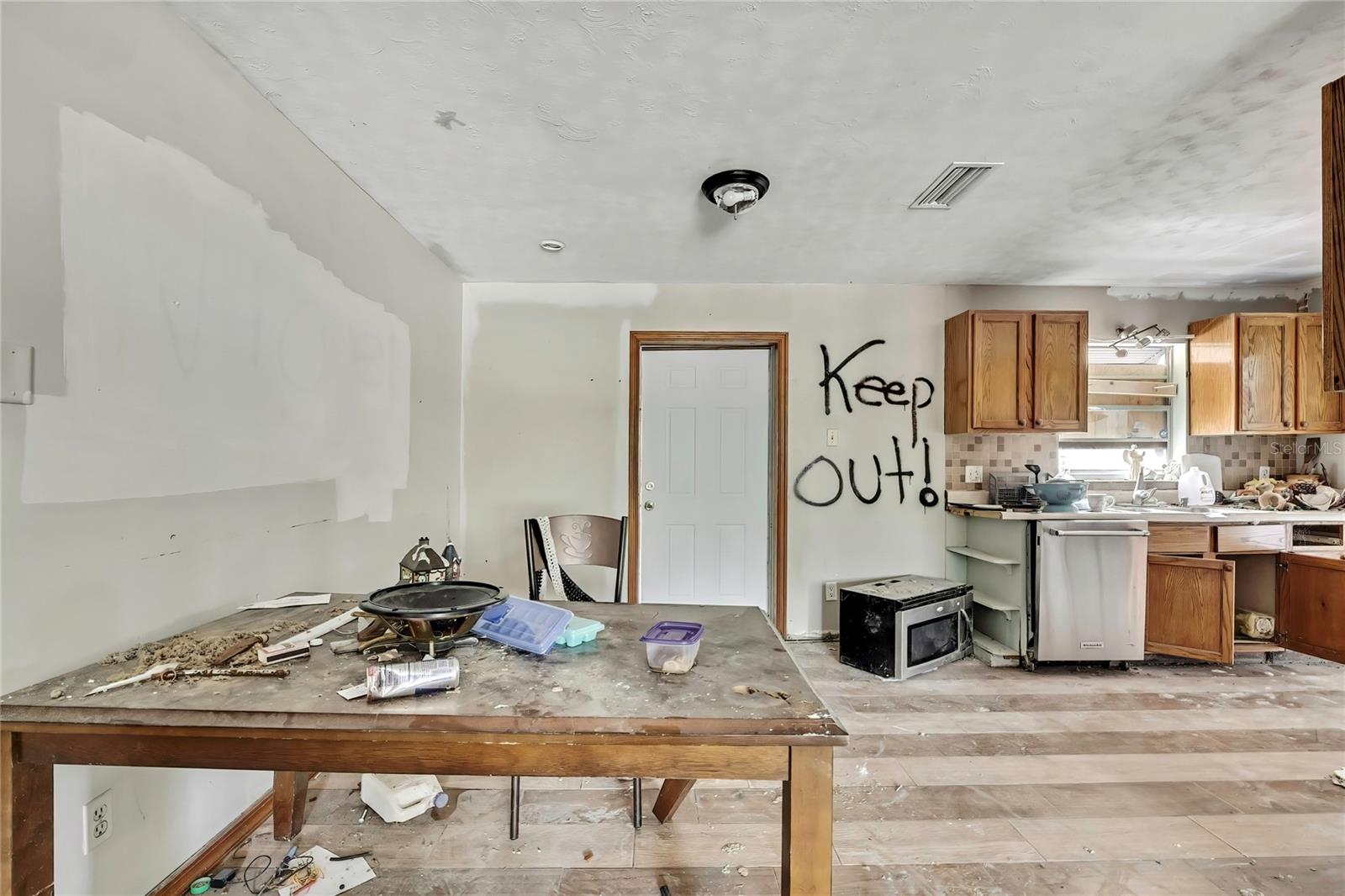 WHISPERING OAKS - Residential