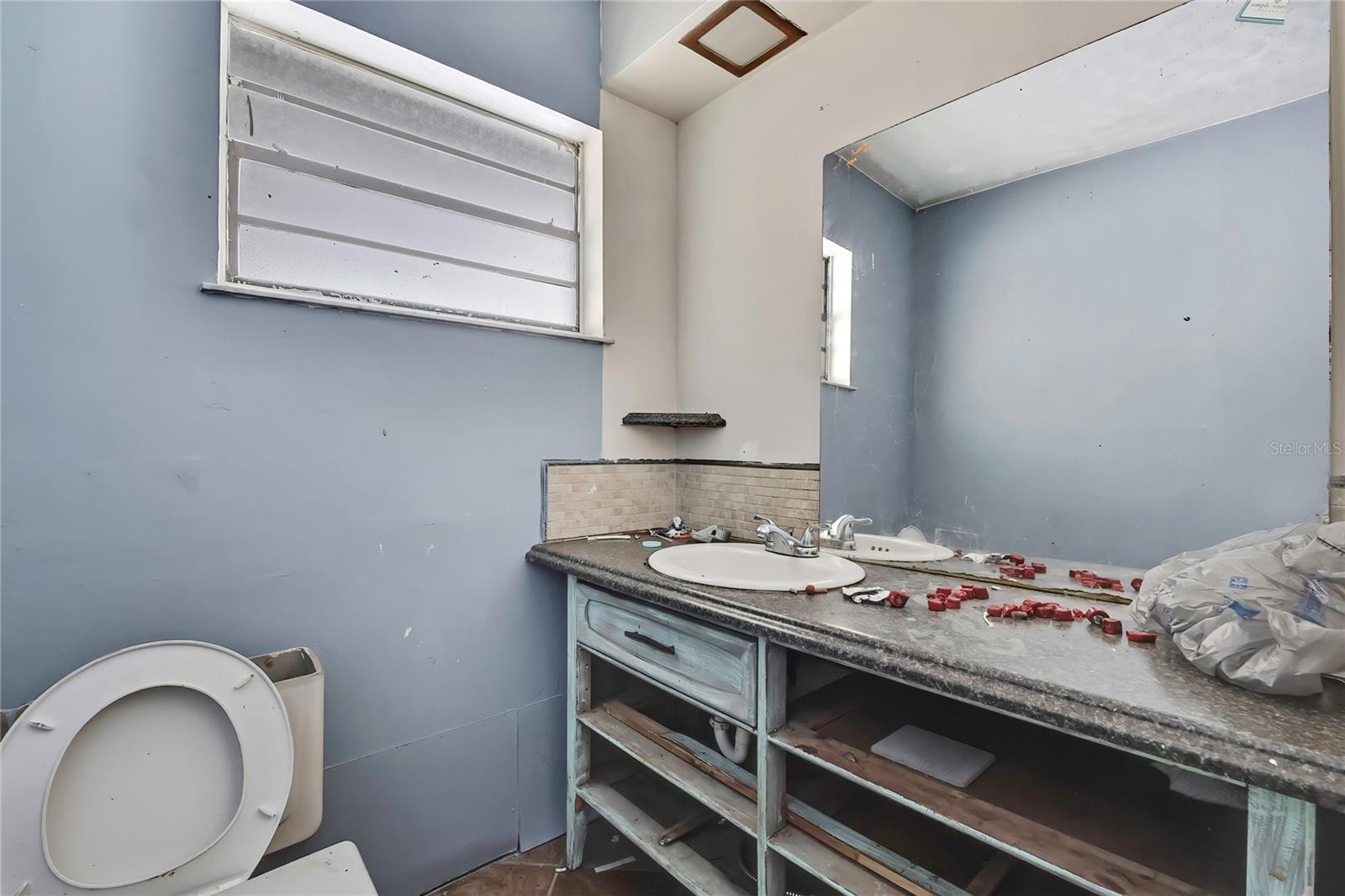 WHISPERING OAKS - Residential