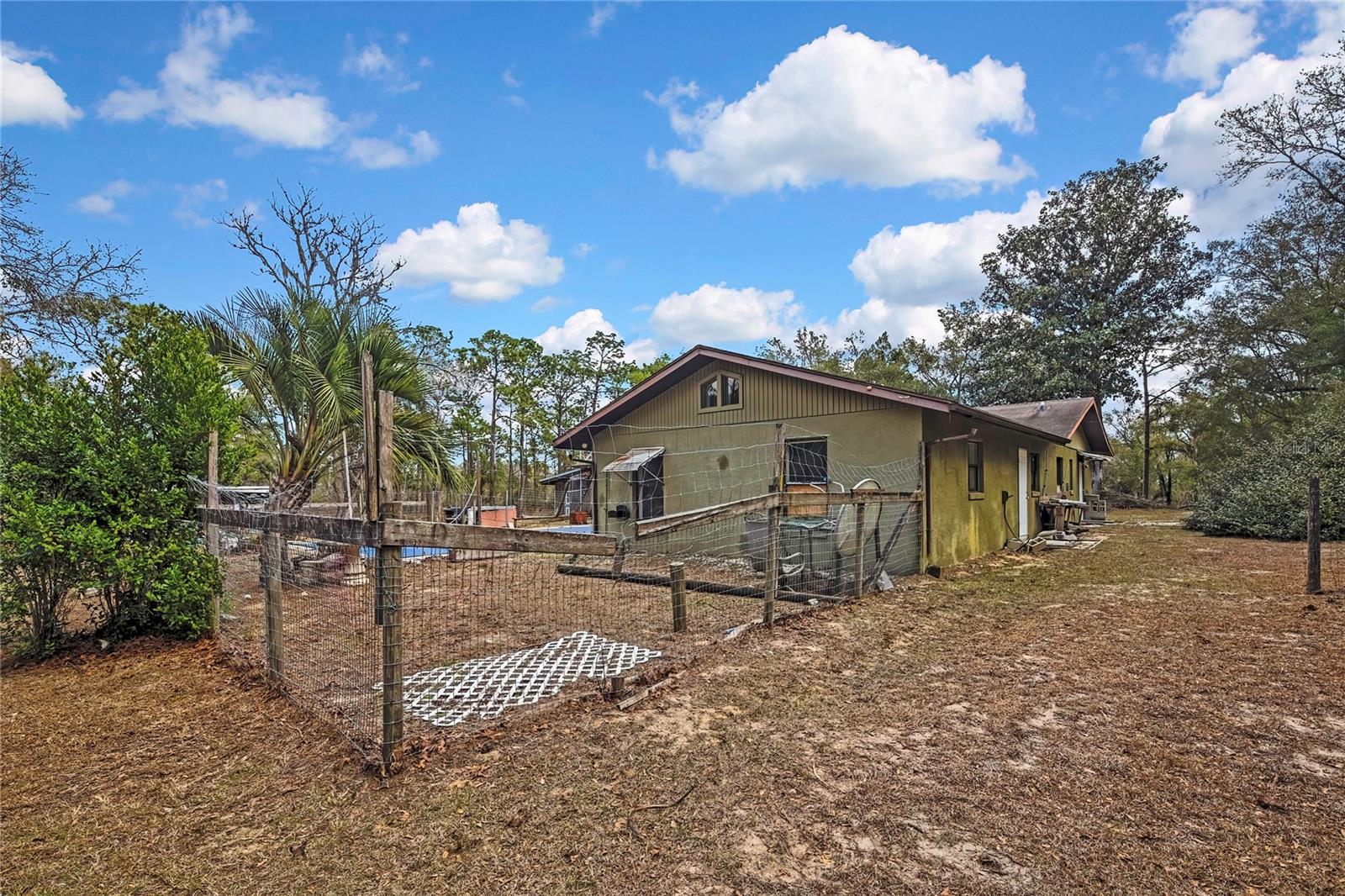 WHISPERING OAKS - Residential