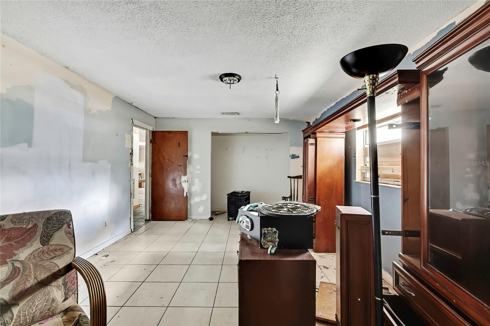 WHISPERING OAKS - Residential