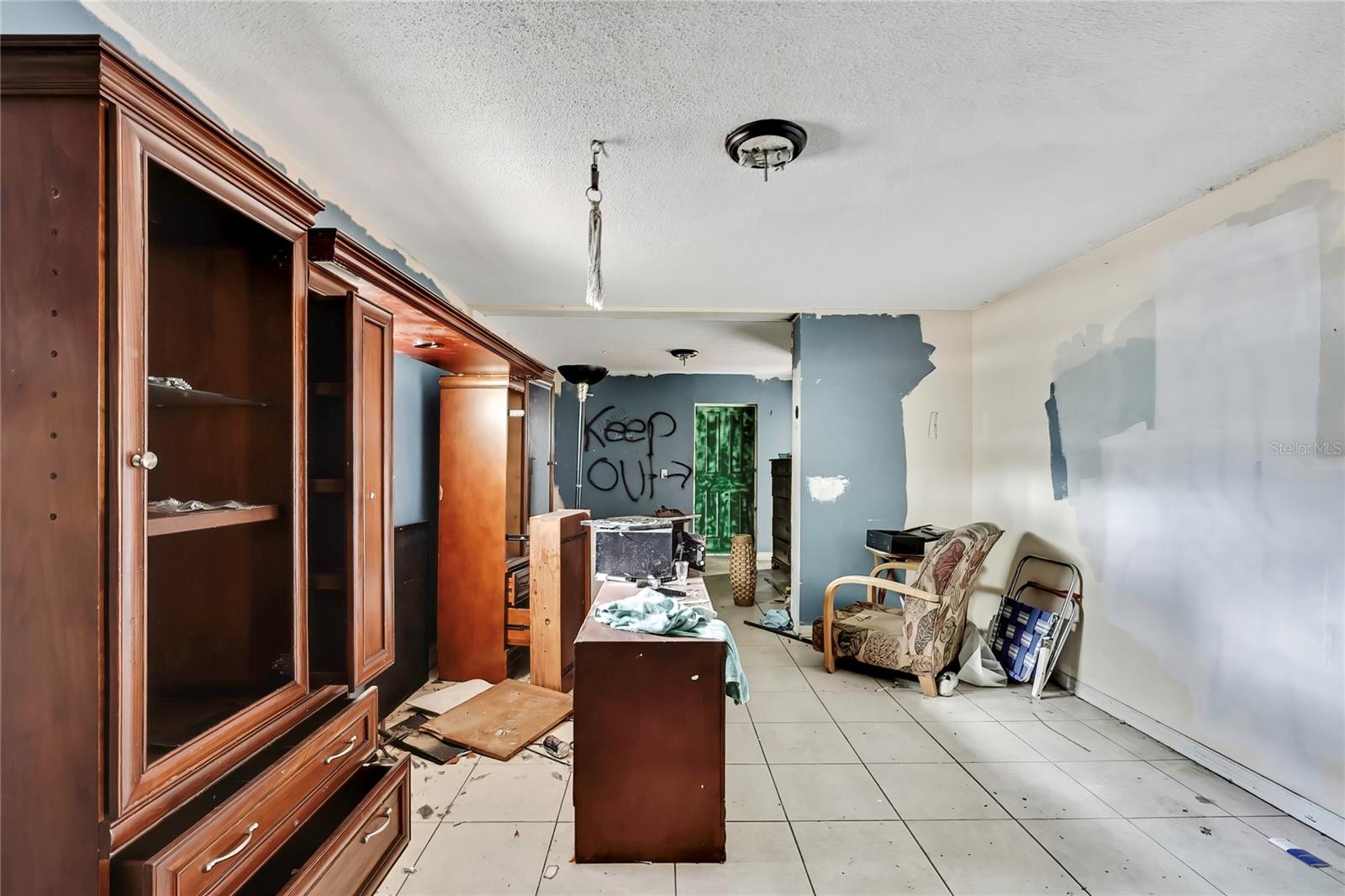 WHISPERING OAKS - Residential