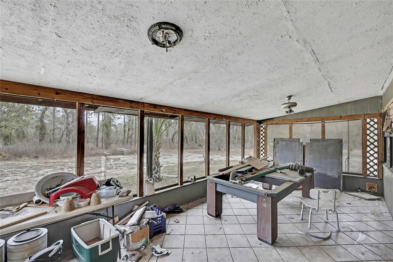 WHISPERING OAKS - Residential