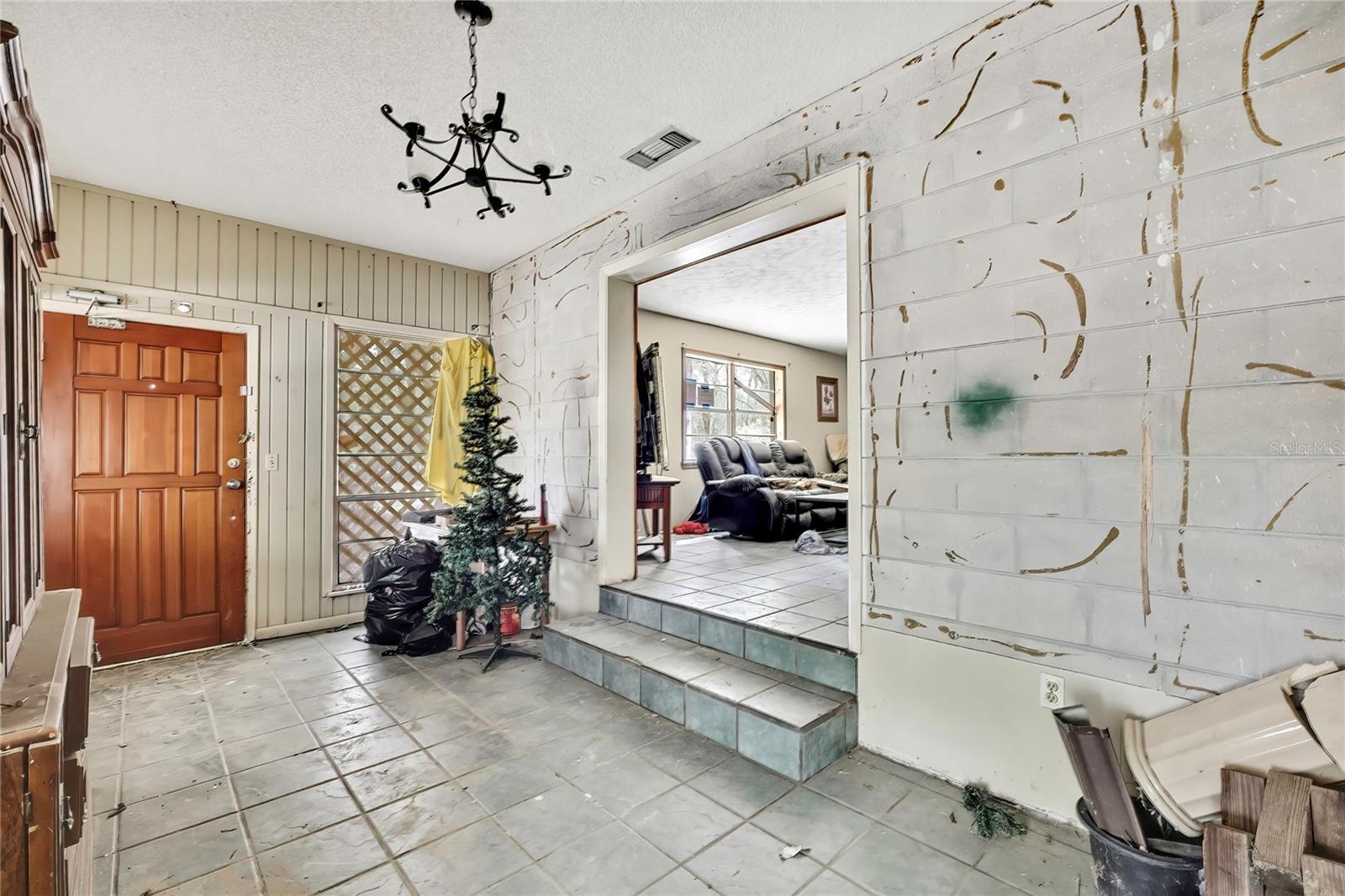 WHISPERING OAKS - Residential