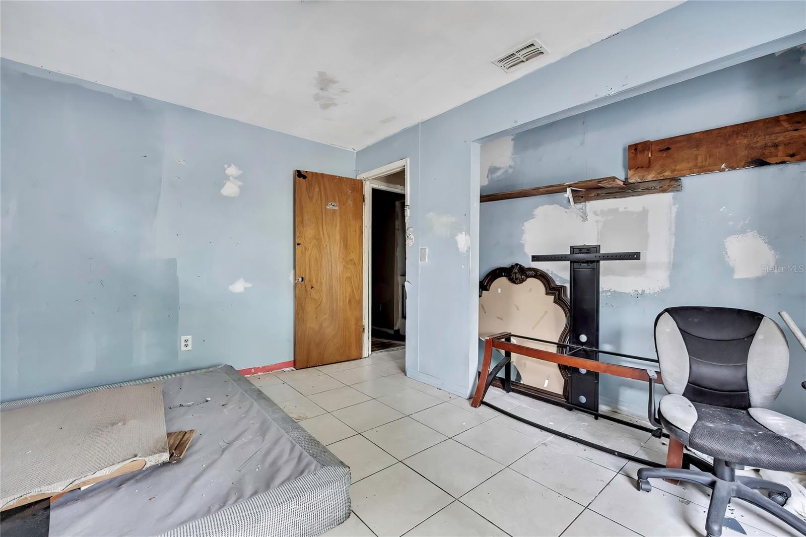 WHISPERING OAKS - Residential