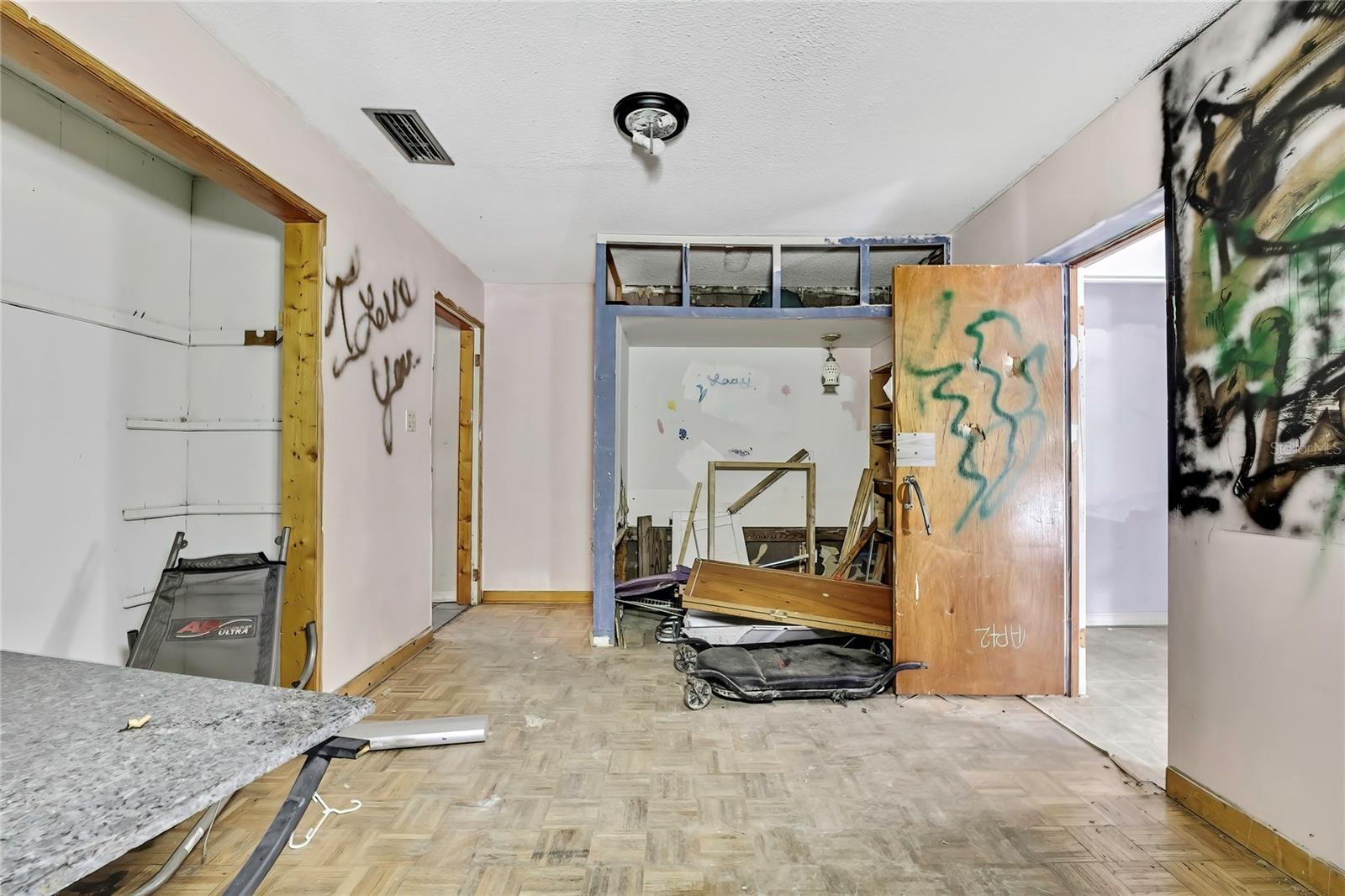 WHISPERING OAKS - Residential