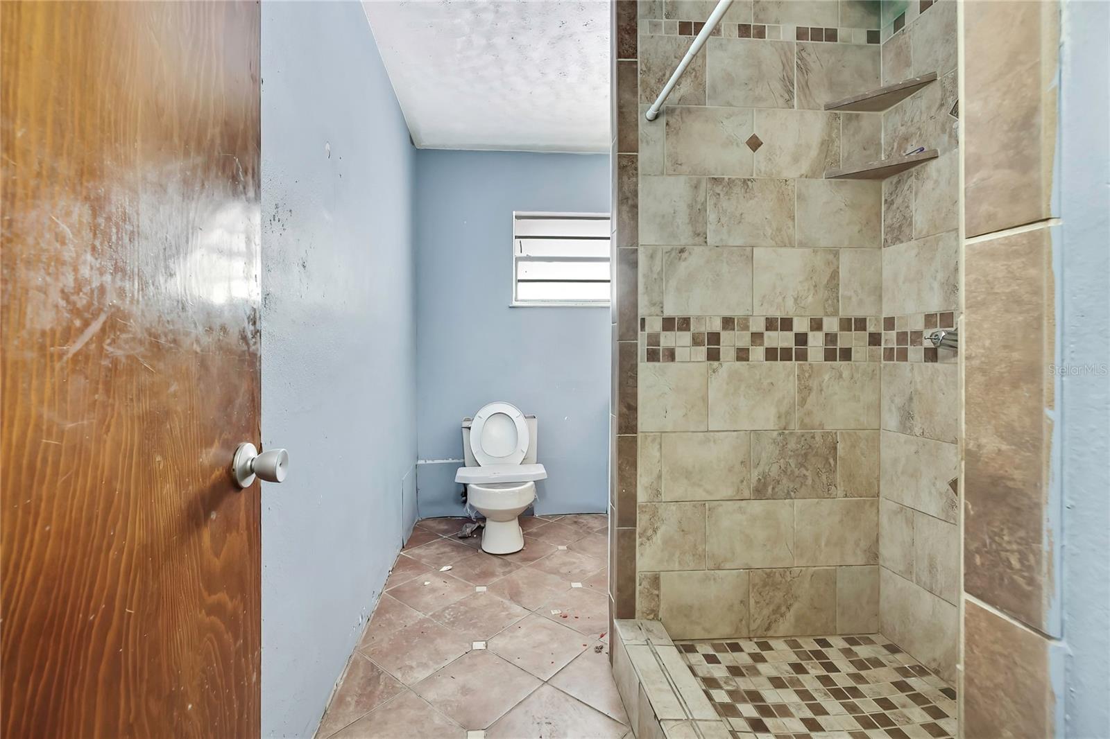 WHISPERING OAKS - Residential