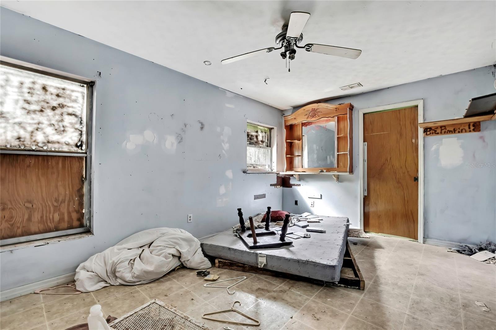 WHISPERING OAKS - Residential