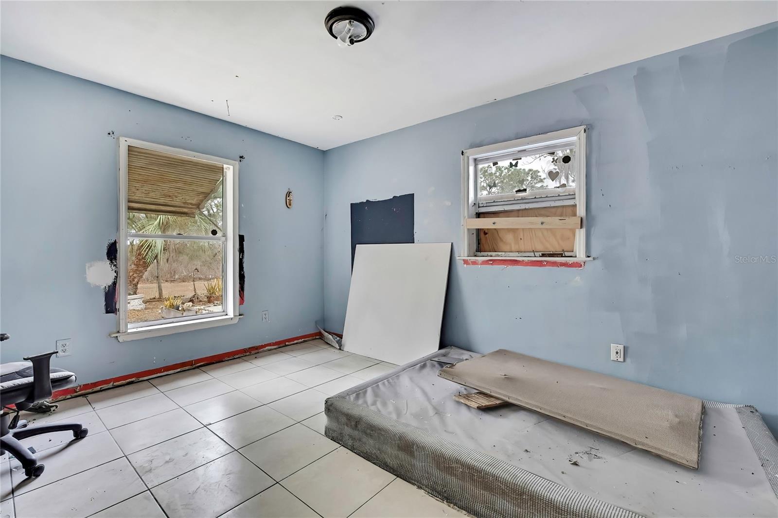 WHISPERING OAKS - Residential