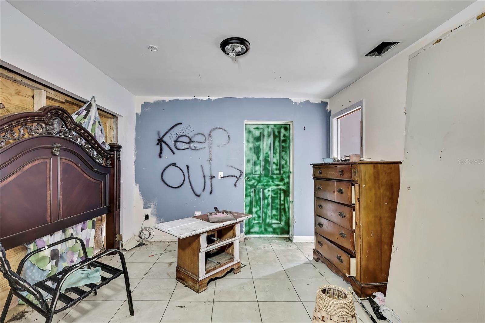 WHISPERING OAKS - Residential