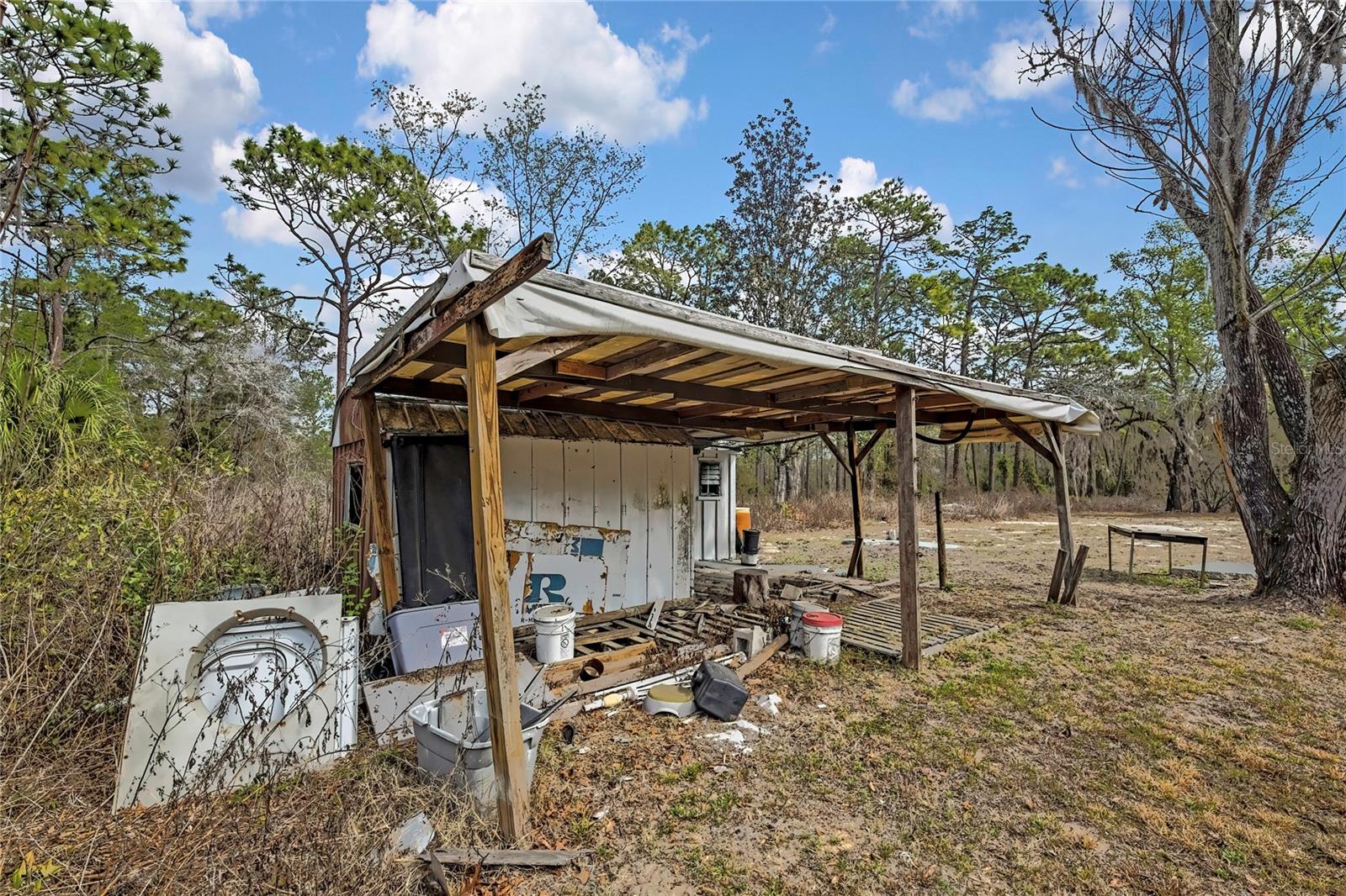 WHISPERING OAKS - Residential