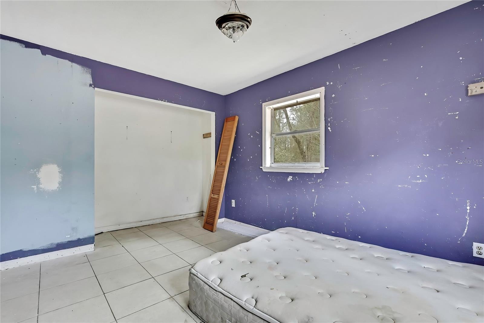 WHISPERING OAKS - Residential