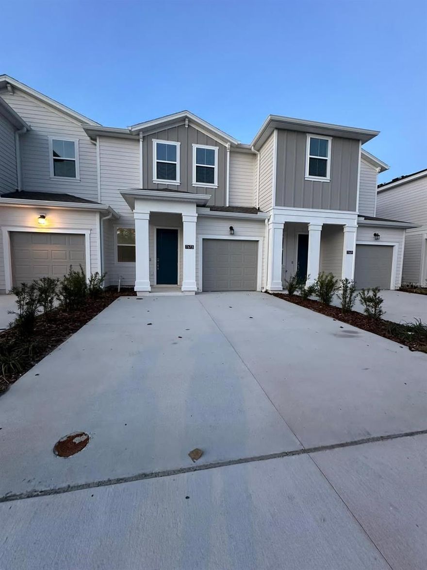 Excellent rental opportunity in Kissimmee! This beautiful 3-bedroom, 2 full bath, and 1 half bath (2.5 baths) home offers a comfortable and functional living space—perfect for families or anyone looking for extra room to live and enjoy. The layout is designed to make the most of every area, with welcoming living spaces ideal for spending time together, relaxing, and truly feeling at home.
Located in a pleasant and well-positioned community, you’ll have quick access to main roads, making daily commuting and getting around town easy and convenient. Plus, the home is close to supermarkets, shops, restaurants, and essential services—providing everything you need just minutes away. The area is also near some of the most well-known attractions in Orlando and Kissimmee, ideal for those who want to live in a strategic location.
Situated in Lake Wilson Reserve, residents can enjoy community amenities that enhance your lifestyle, including a community pool,playground (tot lot), multi-use trails for walking or exercising, as well as green spaces and sidewalks/walking paths throughout the community.
A home like this offers the perfect combination of space, comfort, and an excellent location. Schedule your showing today and don’t miss the opportunity to live in one of Kissimmee’s most convenient areas!