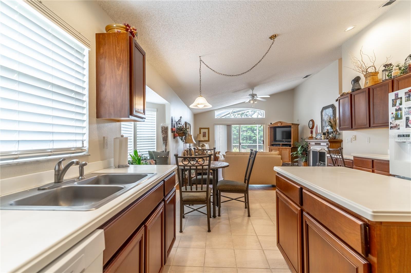 MAGNOLIA POINTE - Residential