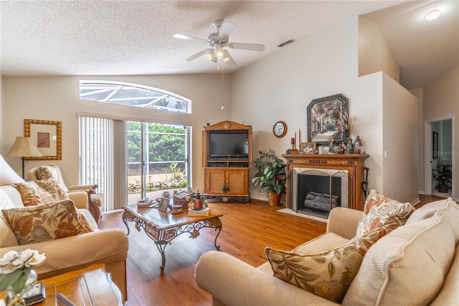 MAGNOLIA POINTE - Residential